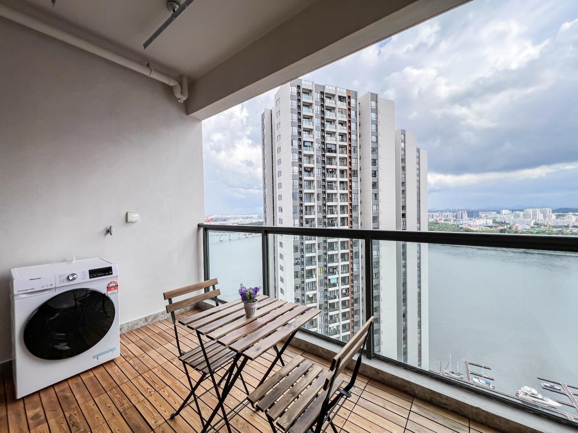 R&f Princes Cove Apartment